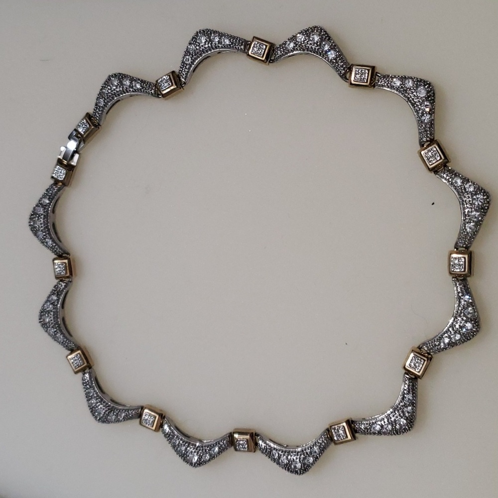 Vintage scalloped chocker